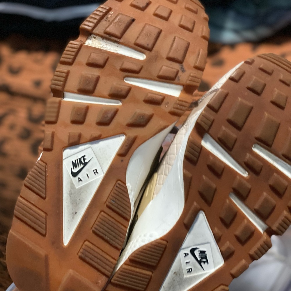 Nike Air Huarache Size 8.5W - Picture 6 of 6